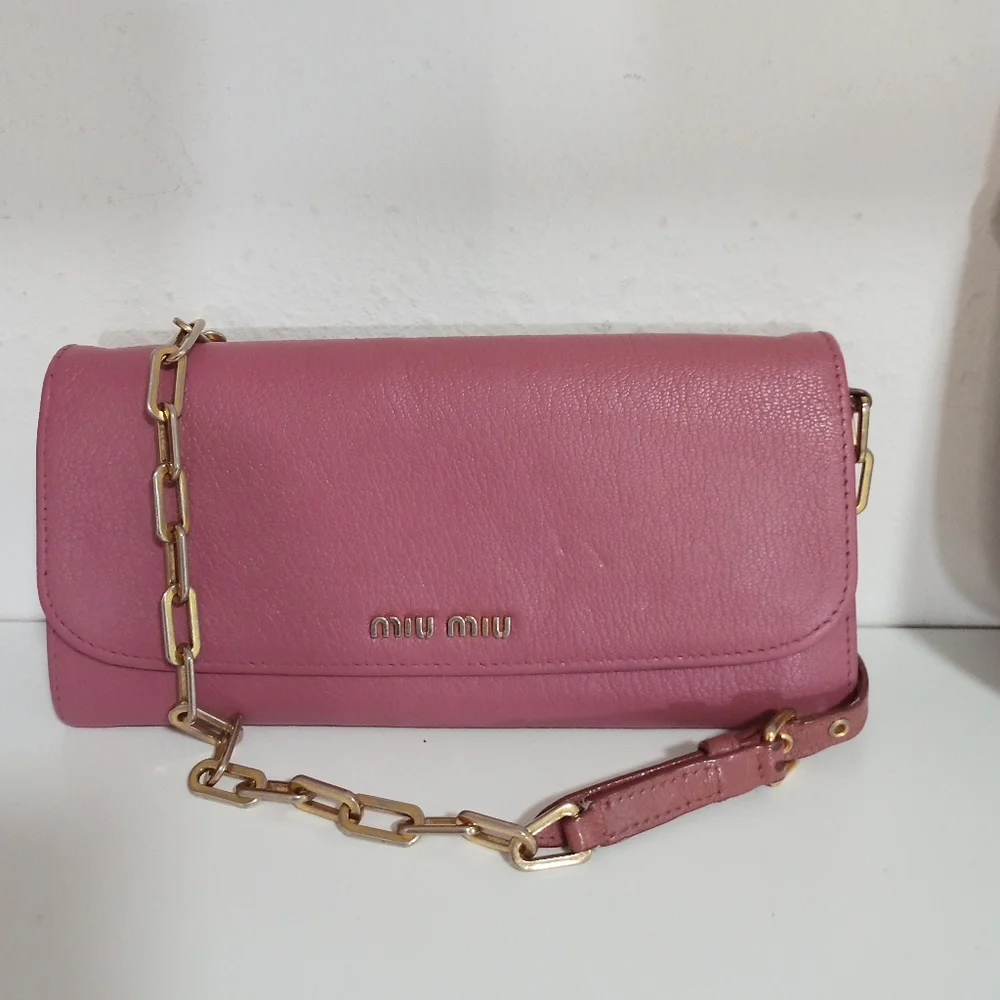Mui mui Pink wallet on chain